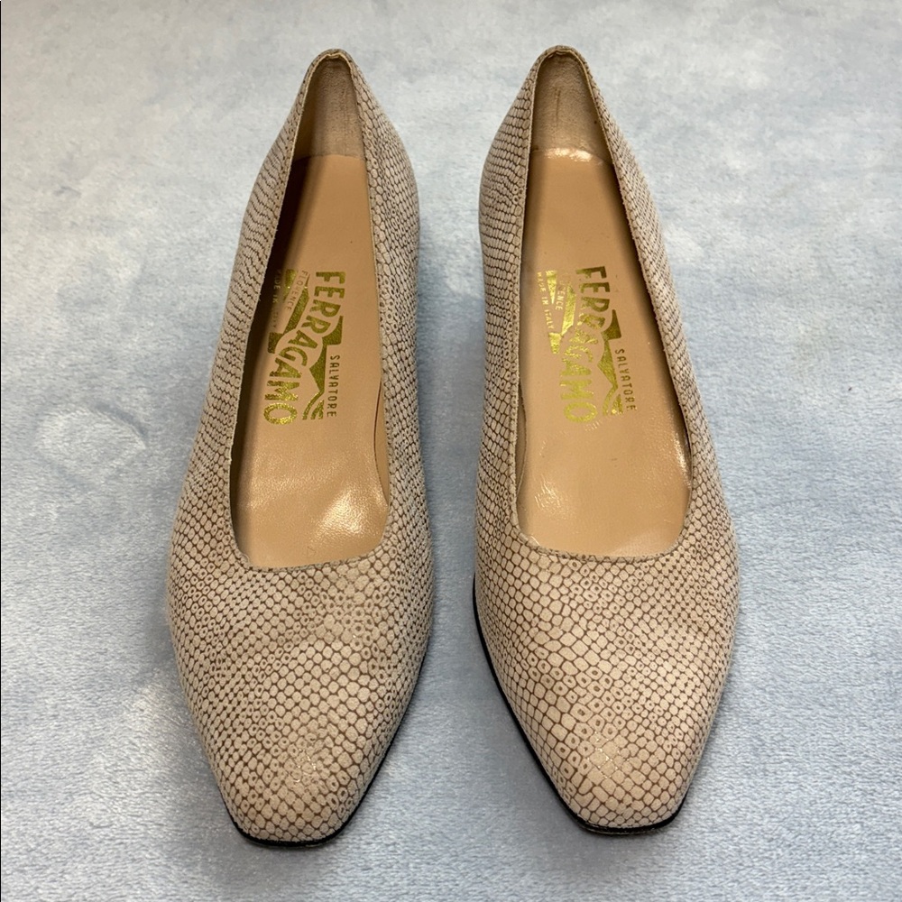 Salvatore Ferragamo Textured Pumps - Picture 4 of 12